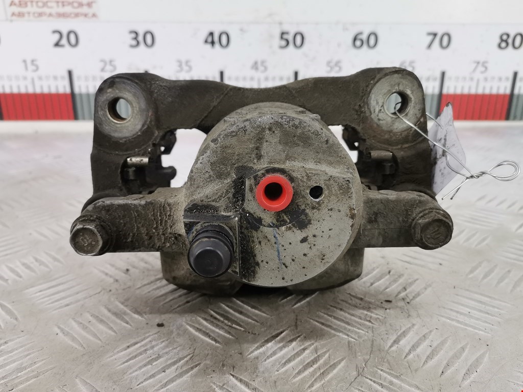 Суппорт передний правый TOYOTA Prius III XW30 2009-2015