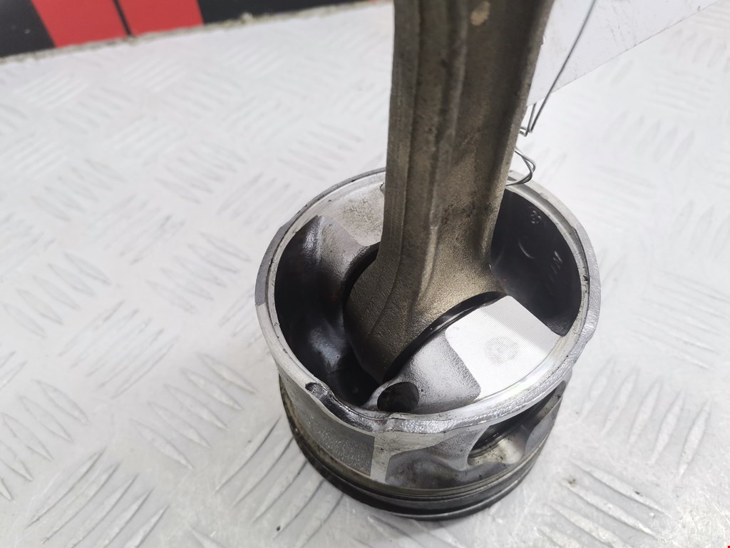 Поршень с шатуном TOYOTA Avensis 2003-2008