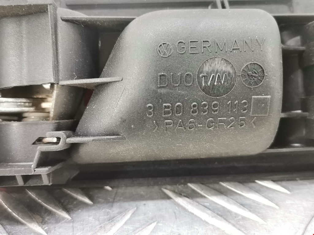 Ручка дверная задняя внутренняя левая VOLKSWAGEN Passat B5 1997-2005