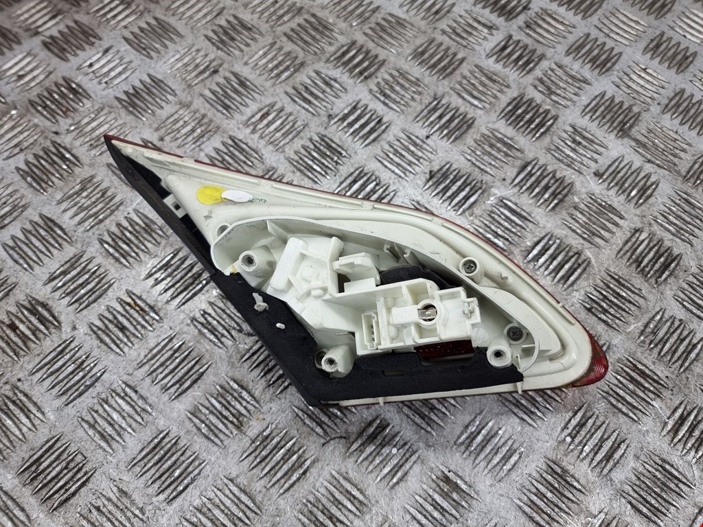 Фонарь задний внутренний правый OPEL Astra J 2009-2017