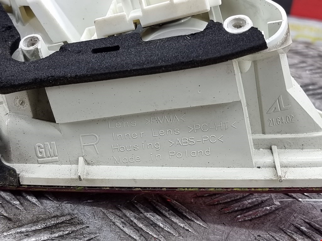 Фонарь задний внутренний правый OPEL Astra J 2009-2017