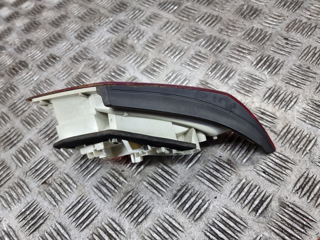 Фонарь задний внутренний правый OPEL Astra J 2009-2017