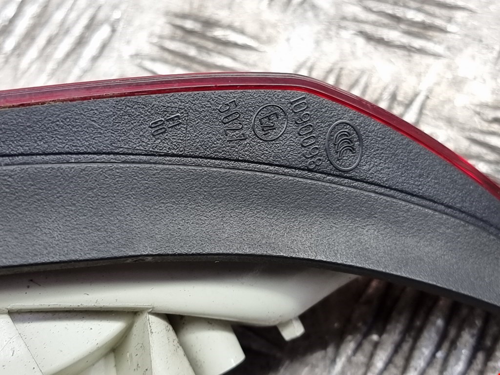 Фонарь задний внутренний правый OPEL Astra J 2009-2017