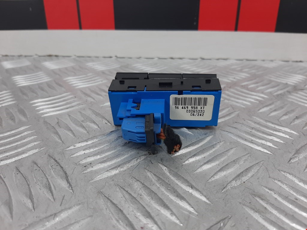 Кнопка центрального замка PEUGEOT 407 2004-2010