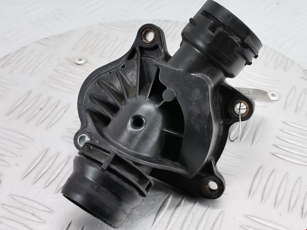 Корпус термостата BMW 1er E81\E87 2004-2011