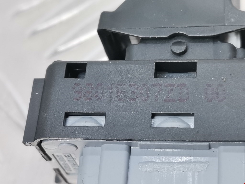 Кнопка стеклоподъемника CITROEN C4 Cactus 2014-н.в.