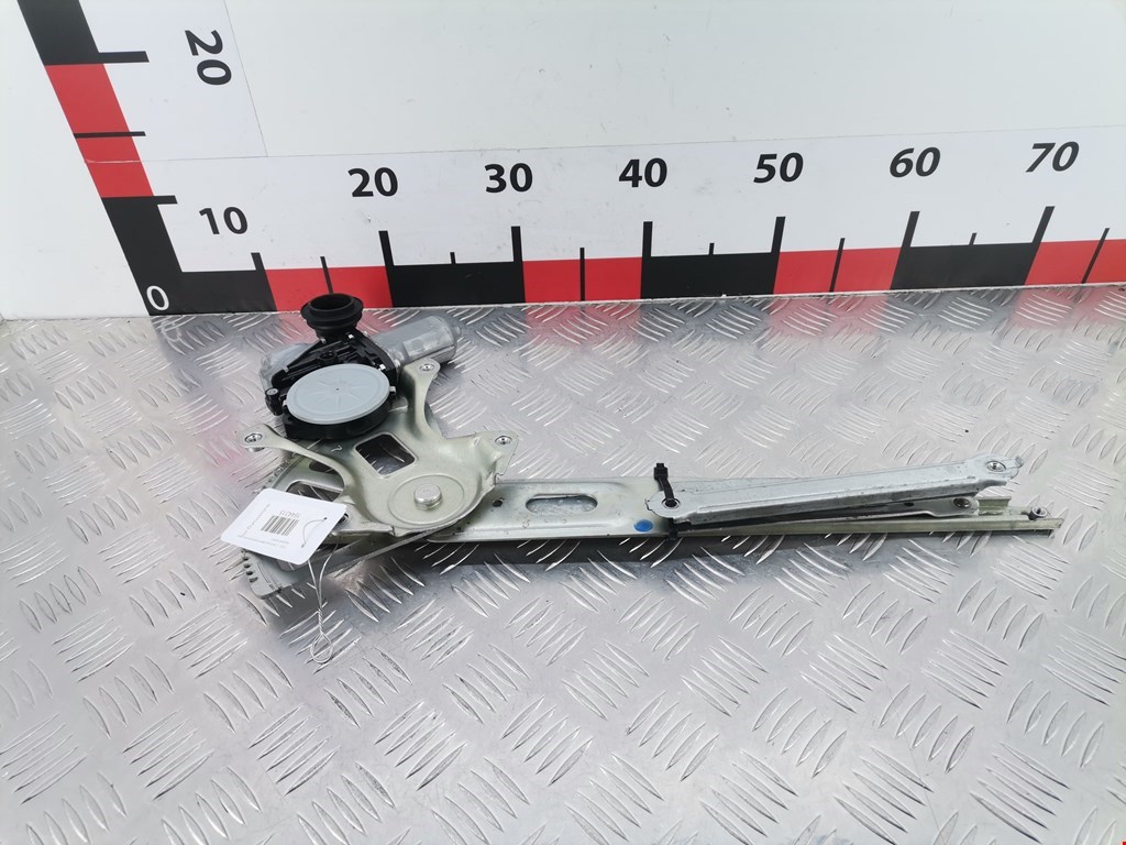 Стеклоподъемник передний правый TOYOTA Prius III XW30 2009-2015