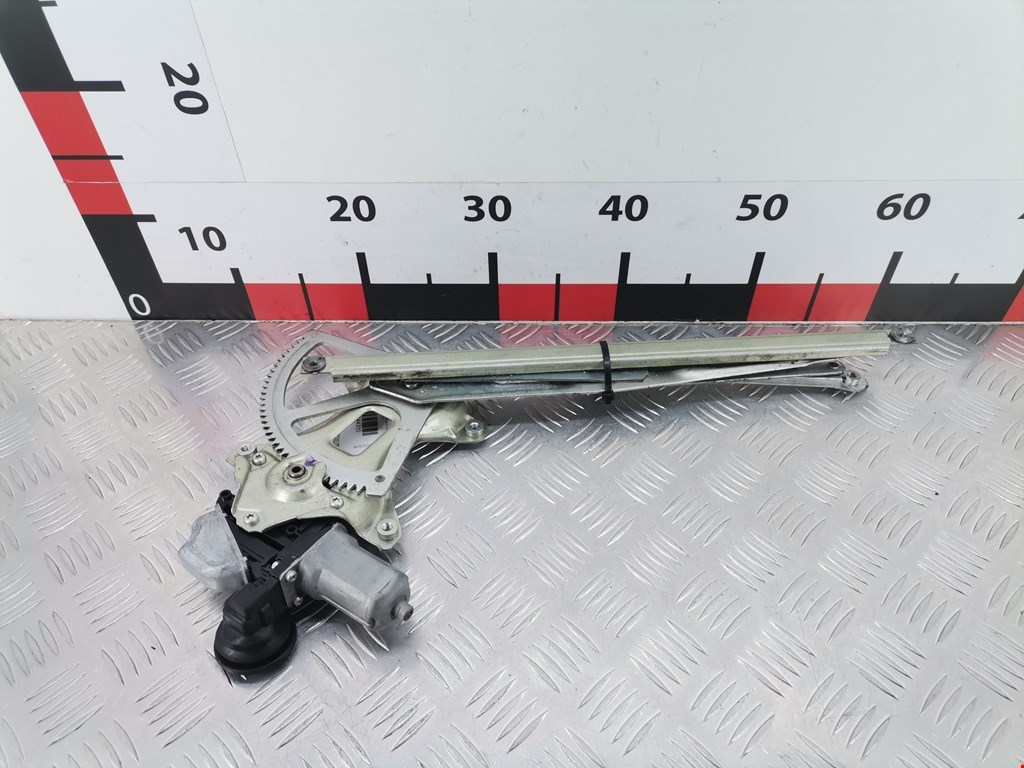 Стеклоподъемник передний правый TOYOTA Prius III XW30 2009-2015