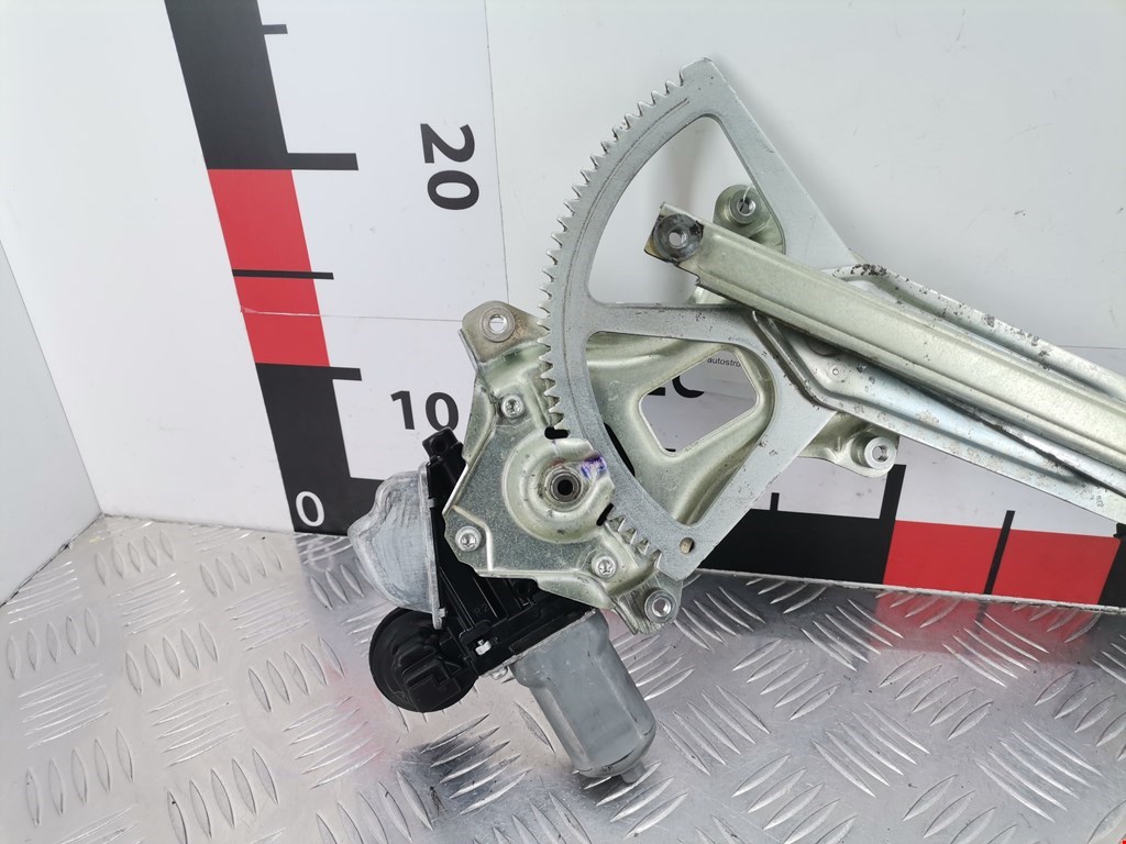 Стеклоподъемник передний правый TOYOTA Prius III XW30 2009-2015