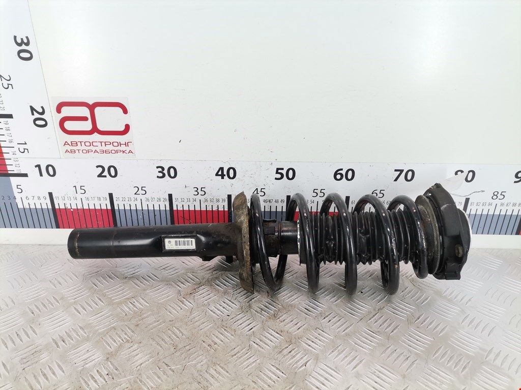 Стойка амортизатора переднего правого Audi A3 8P (2003-2013)