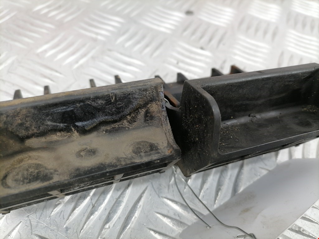 Кронштейн (крепление) радиатора LAND ROVER Range Rover 2002-2012