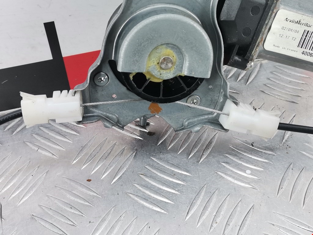 Стеклоподъемник задний левый NISSAN Almera Tino 2000-2006