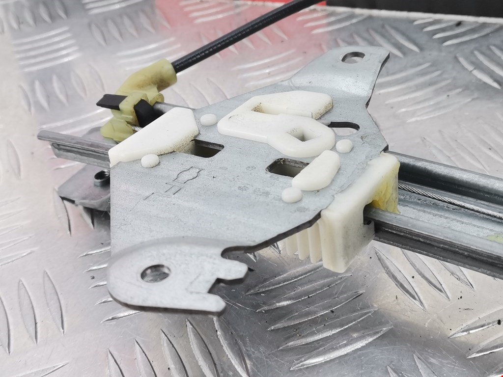 Стеклоподъемник задний левый NISSAN Almera Tino 2000-2006