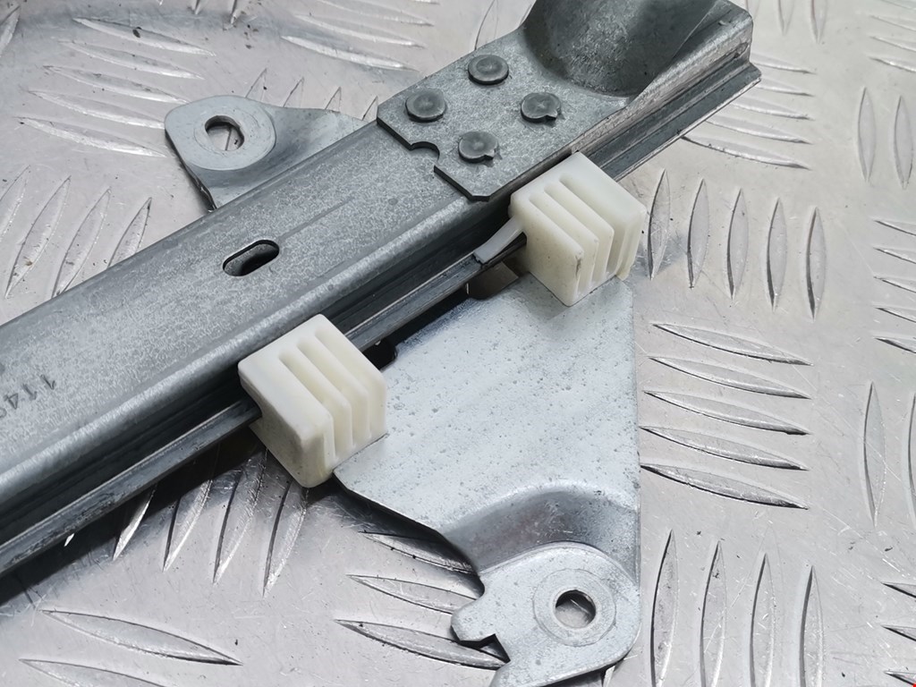 Стеклоподъемник задний левый NISSAN Almera Tino 2000-2006