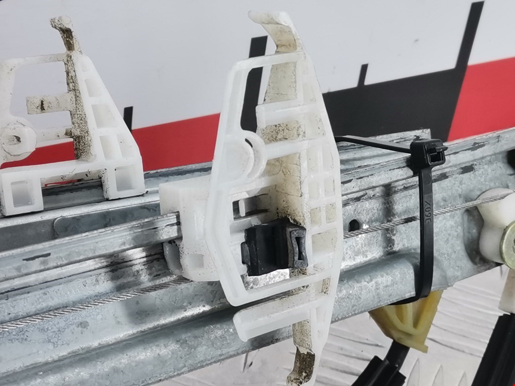 Стеклоподъемник передний правый CITROEN Xsara Picasso 1999-2012