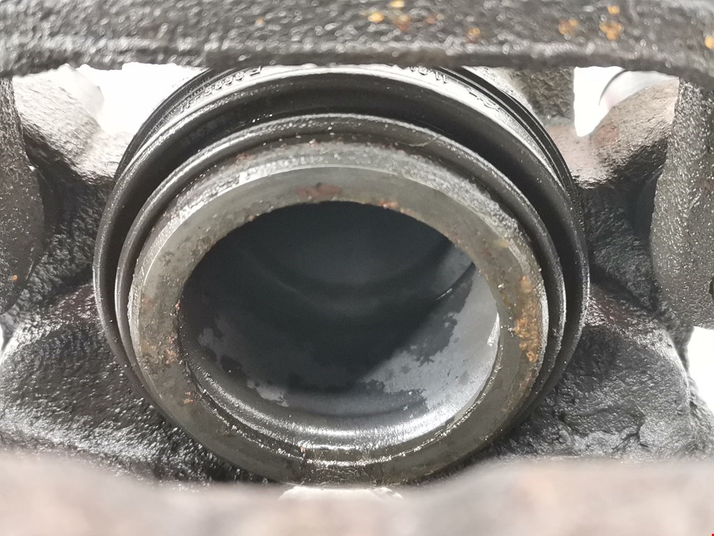 Суппорт передний левый BMW X5 E70 2007-2013