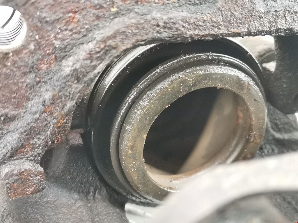 Суппорт передний правый BMW X1 E84 2009-2015