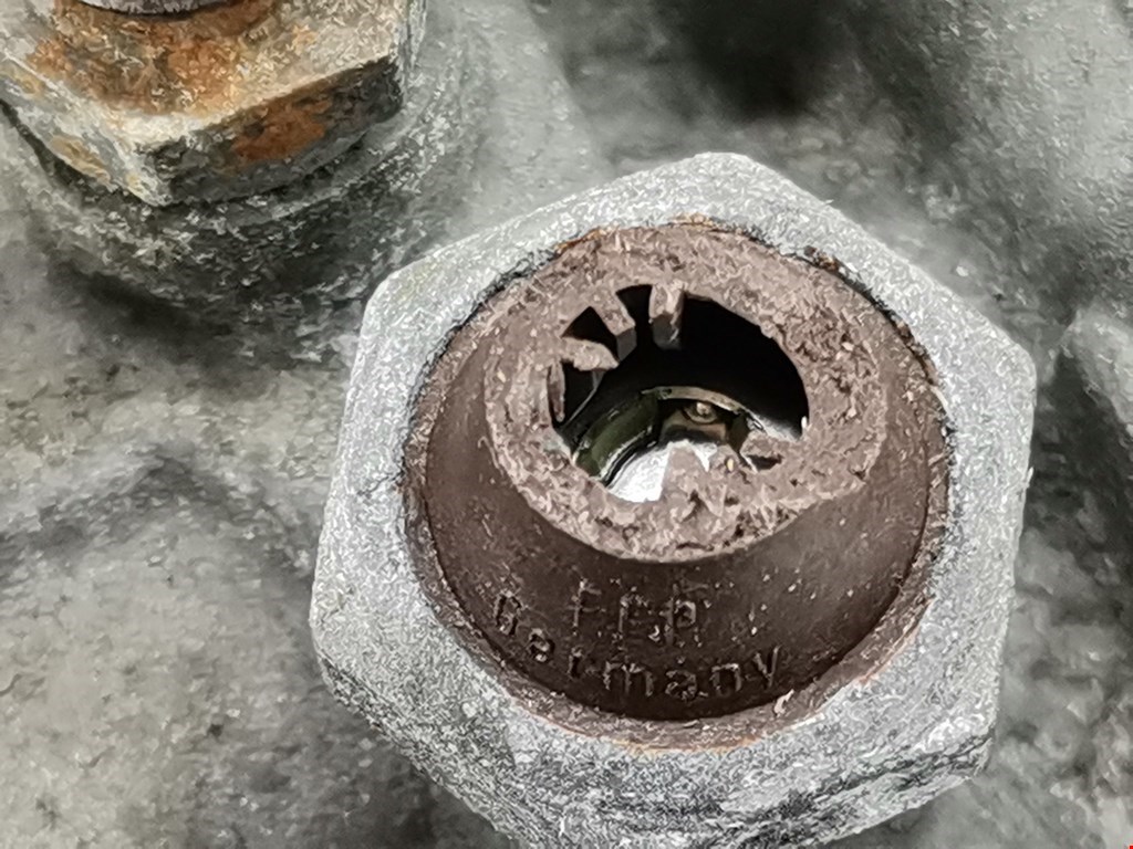 Корпус масляного фильтра VOLKSWAGEN Touran 2003-2010