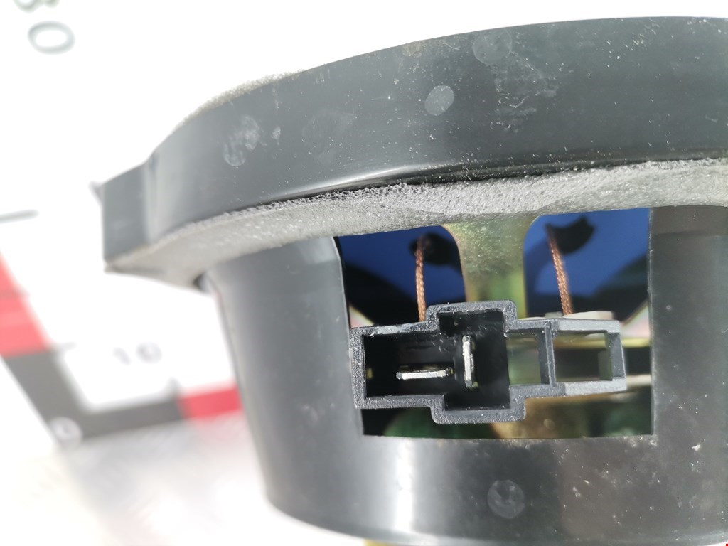 Динамик KIA Carens 1999-2002