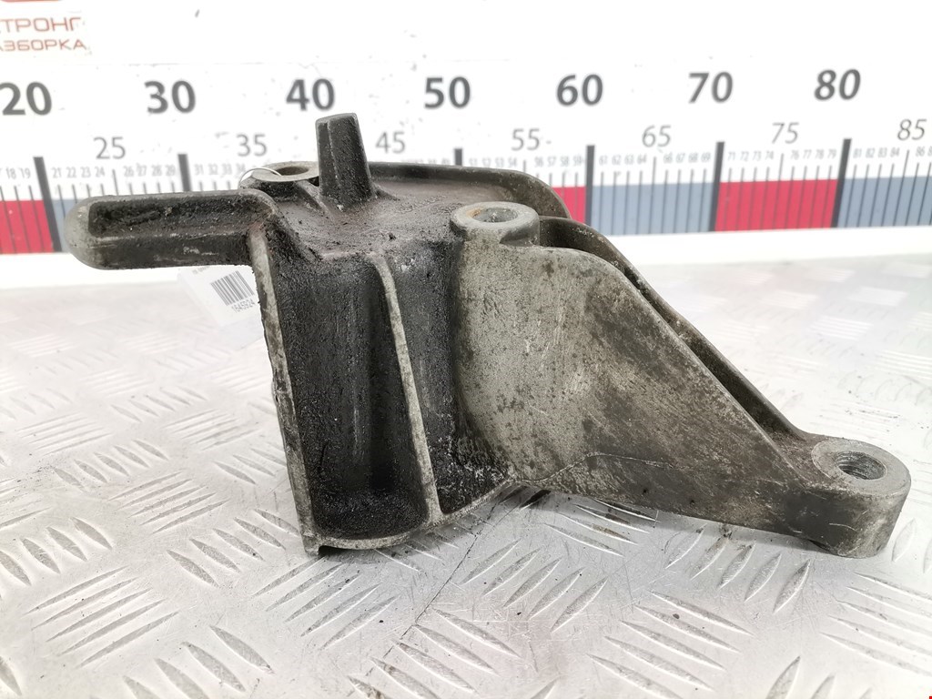 Кронштейн (крепление лапа траверса) кпп Opel Astra J (2009-2018)