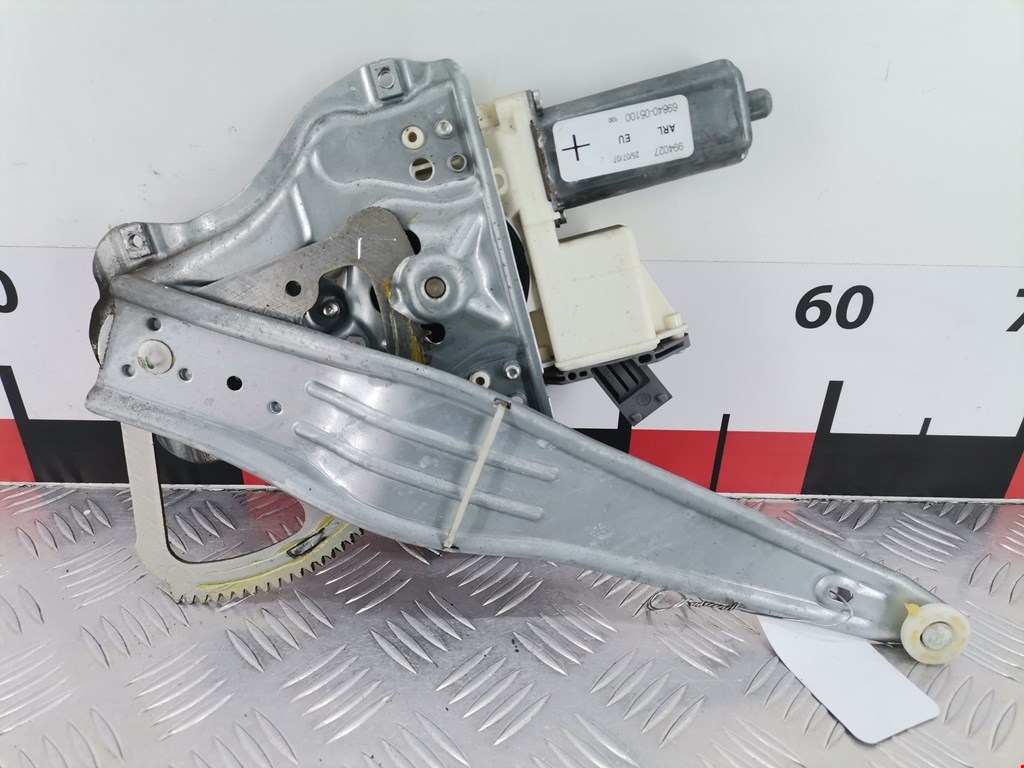 Стеклоподъемник задний левый TOYOTA Avensis 2003-2008