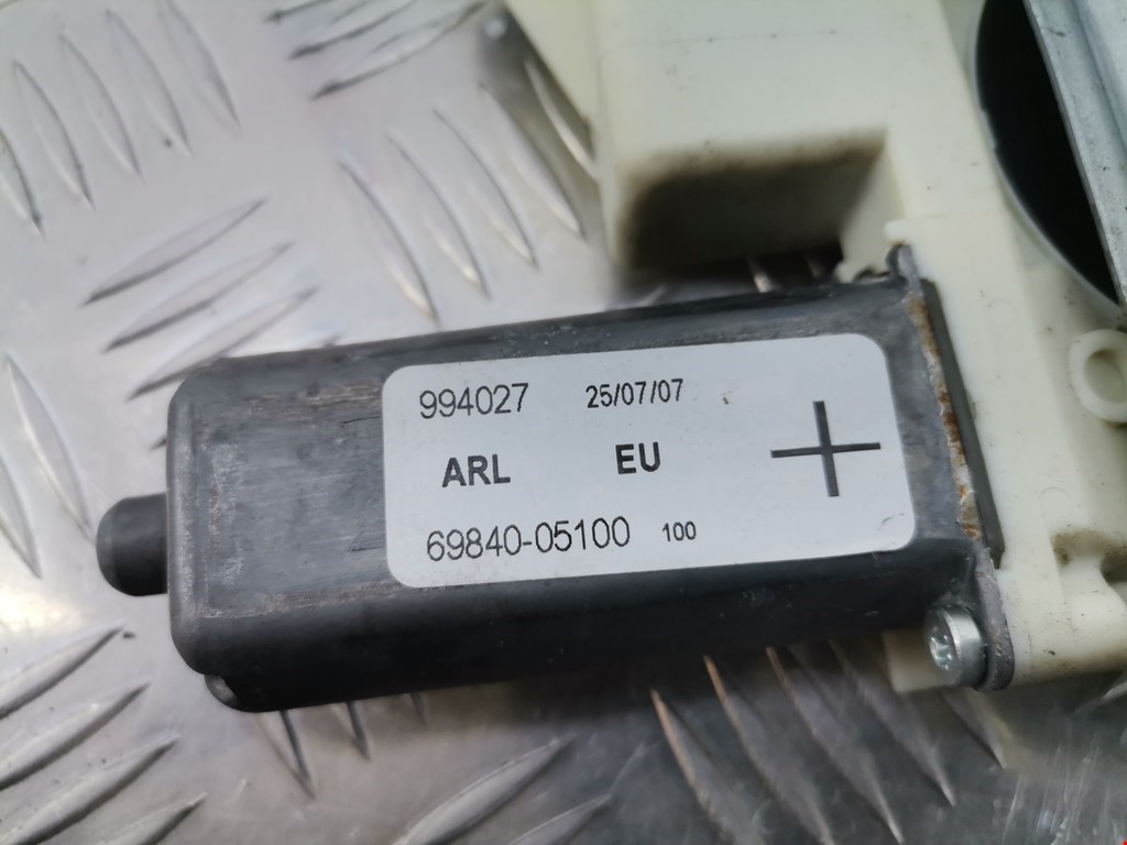 Стеклоподъемник задний левый TOYOTA Avensis 2003-2008