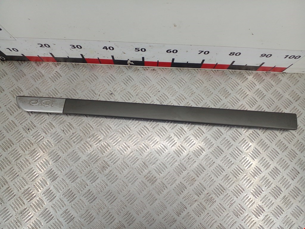 Накладка (молдинг) двери передней левой Renault Scenic 2 (2003-2009)