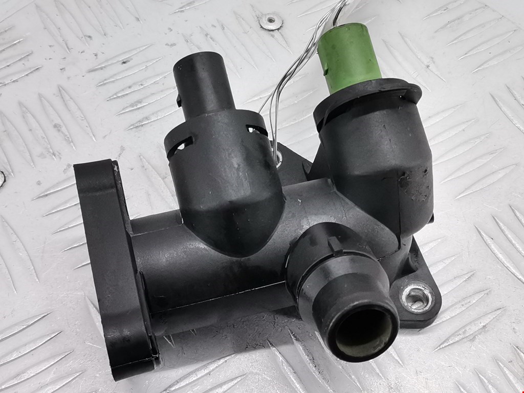 Тройник системы охлаждения AUDI A4 B5 1995-2001