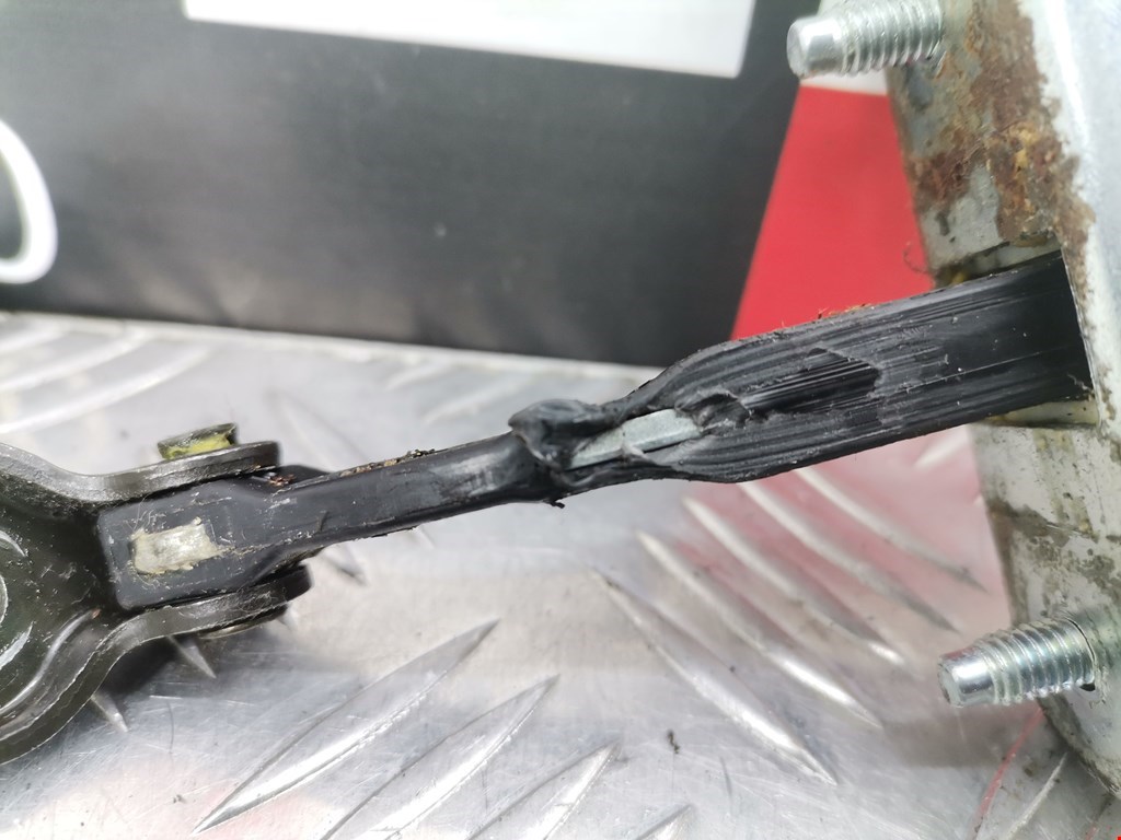 Ограничитель открывания двери TOYOTA Corolla Verso E121 AR10 2001-2009