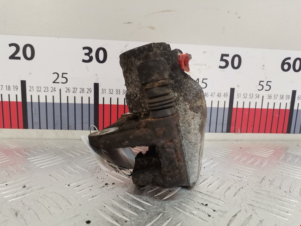 Суппорт передний левый TOYOTA Avensis 2003-2008