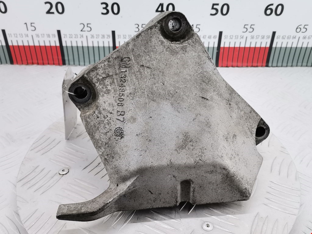 Кронштейн (крепление лапа) двигателя Opel Astra J (2009-2018)