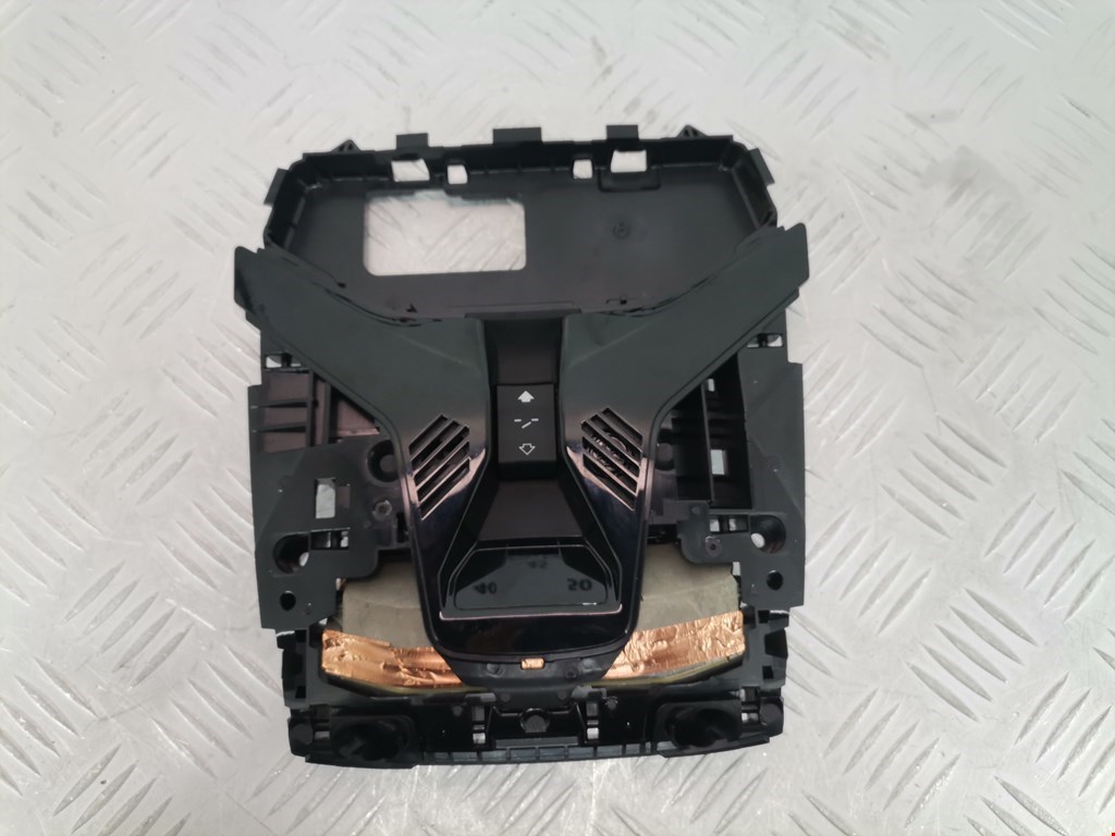 Плафон салонный (салона фонарь) BMW 1er F40 2019-н.в.