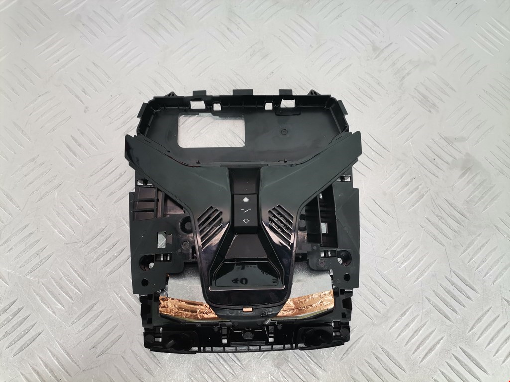 Плафон салонный (салона фонарь) BMW 1er F40 2019-н.в.