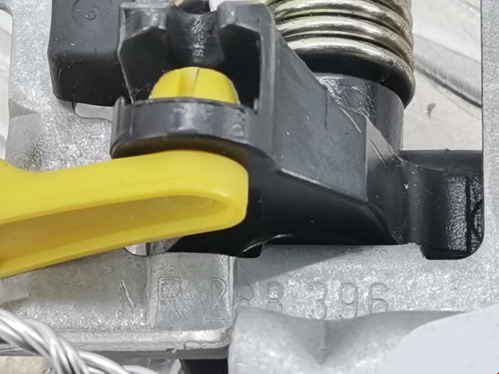 Ручка дверная передняя внутренняя правая MITSUBISHI Space Star 1999-2006