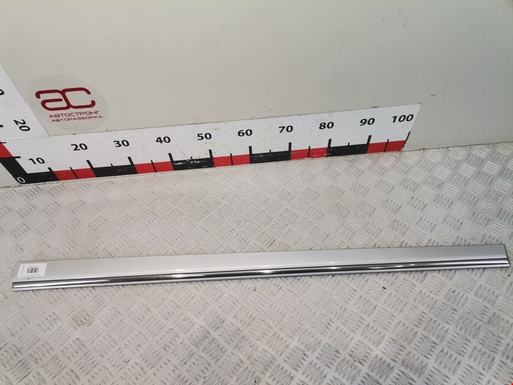 Накладка декоративная (молдинг) двери передней левой Mercedes C-Class (W203) (2000-2008)