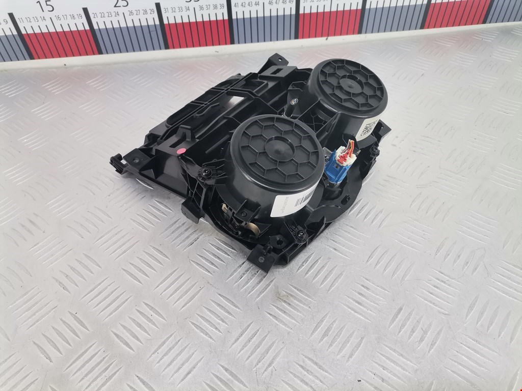 Подстаканник BMW 1er F40 2019-н.в.