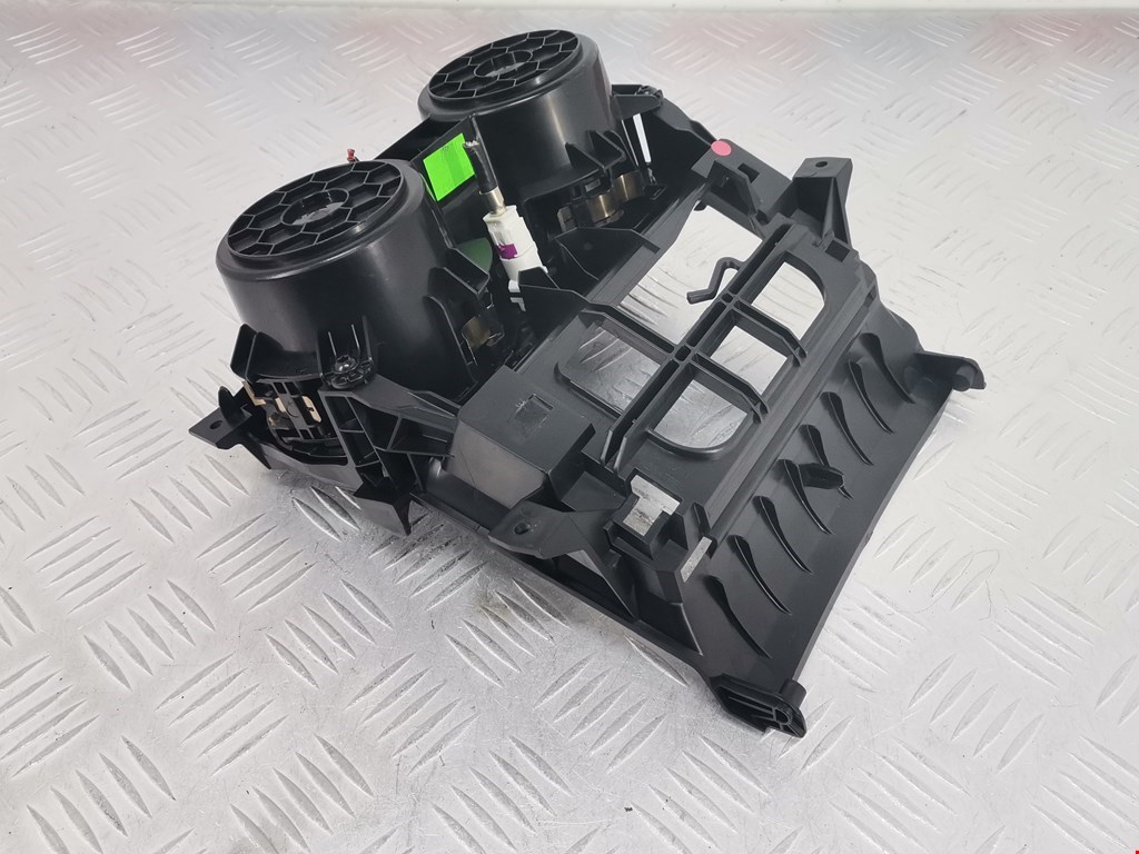 Подстаканник BMW 1er F40 2019-н.в.