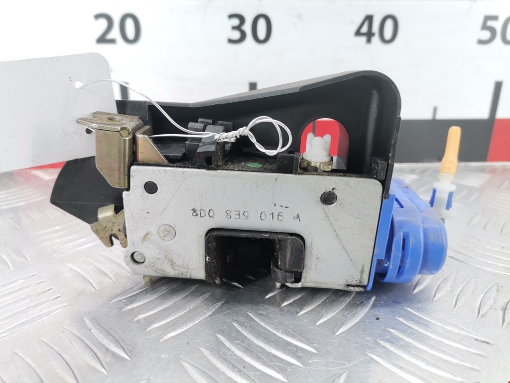 Замок двери задней правой AUDI A4 B5 1995-2001