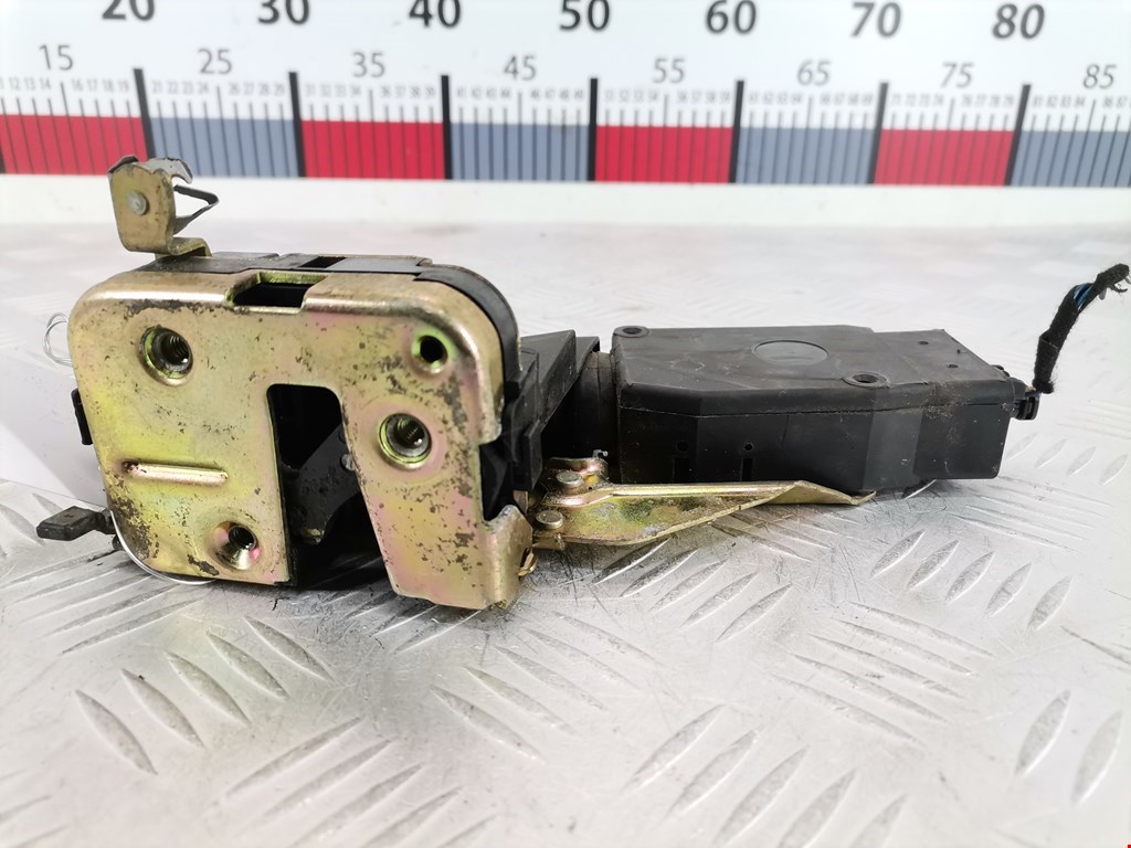 Замок двери задней правой MITSUBISHI Space Star 1999-2006