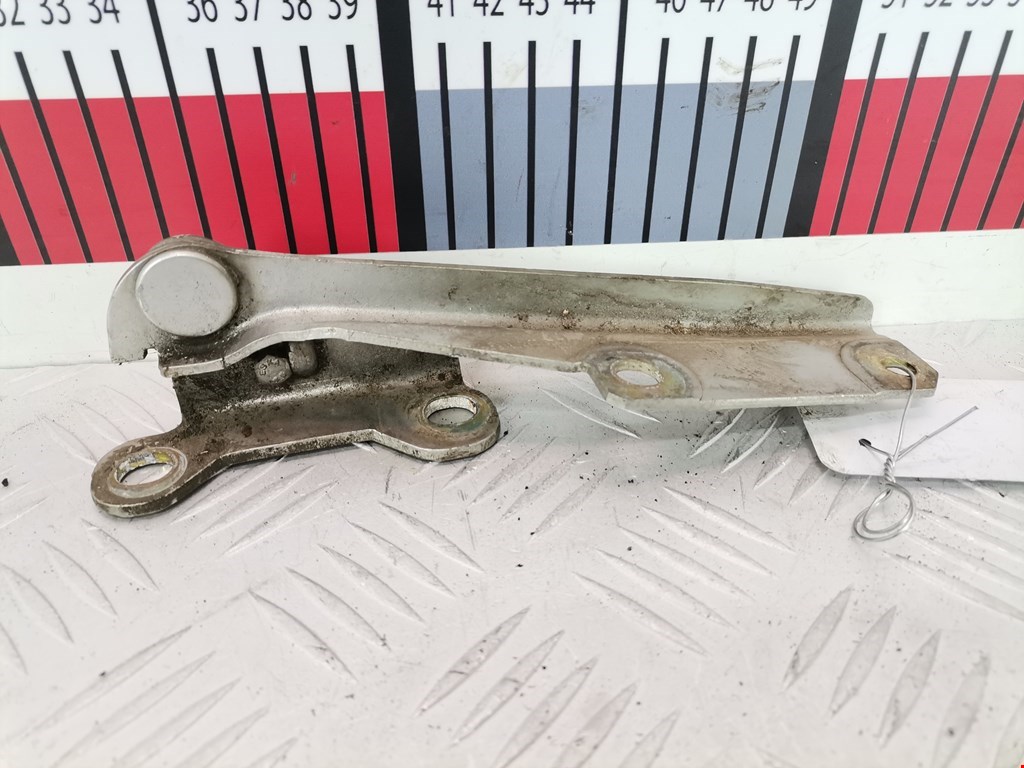 Петля капота левая/правая MITSUBISHI Carisma 1995-1999