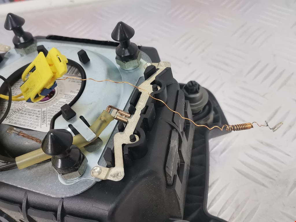 Подушка безопасности в рулевое колесо VOLKSWAGEN Transporter T5 2003-2015