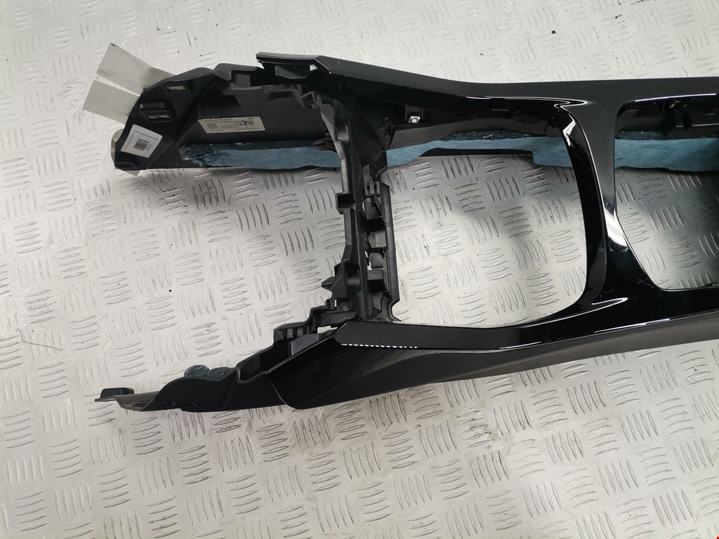 Подлокотник в салон BMW 1er F40 2019-н.в.