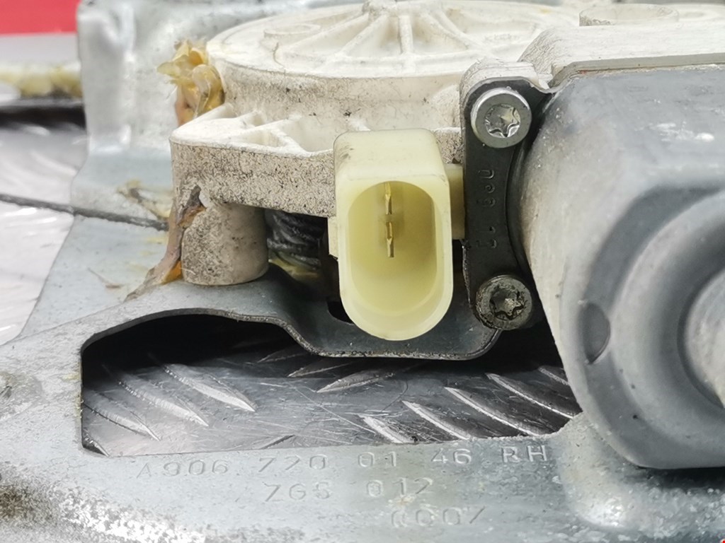 Стеклоподъемник передний правый MERCEDES-BENZ Sprinter 906 2006-2018