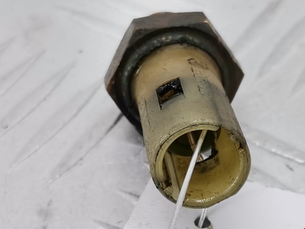 Датчик давления масла VOLVO V40 I 1995-2004