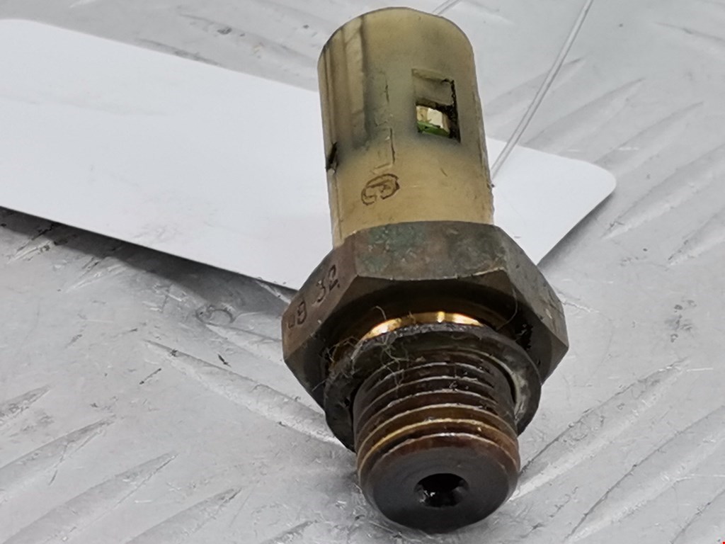 Датчик давления масла VOLVO V40 I 1995-2004