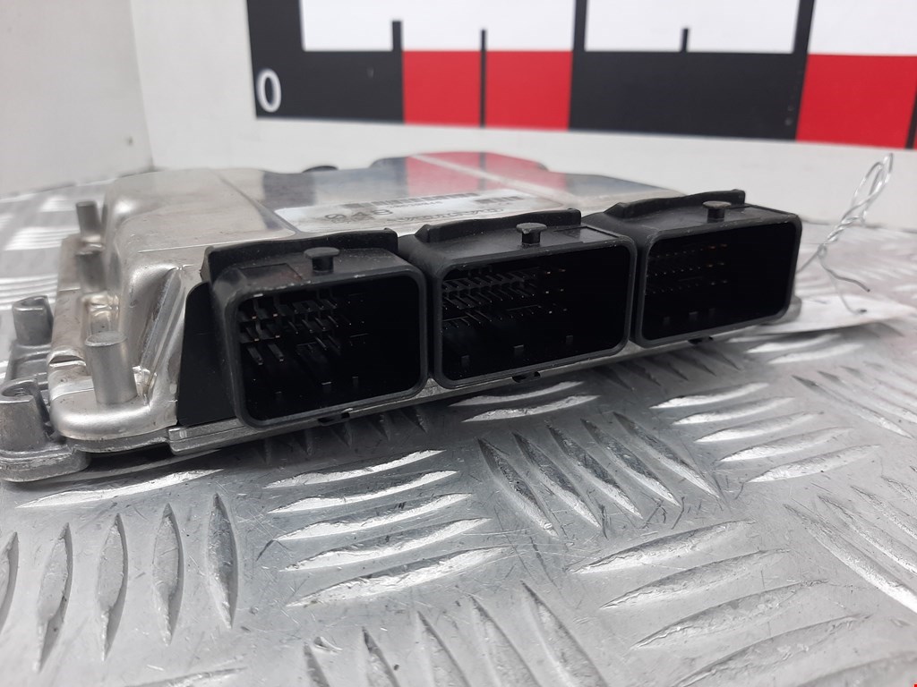 Блок управления двигателя (ЭБУ) VOLVO V40 I 1995-2004