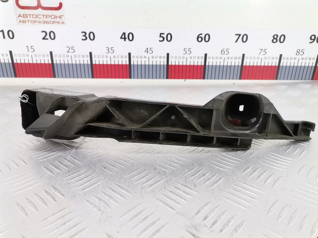 Кронштейн переднего бампера правый VOLKSWAGEN Golf V 2003-2009