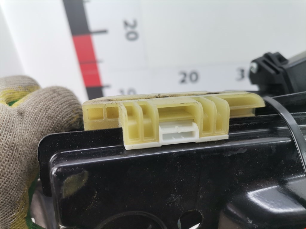 Стеклоподъемник передний левый OPEL Astra J 2009-2017