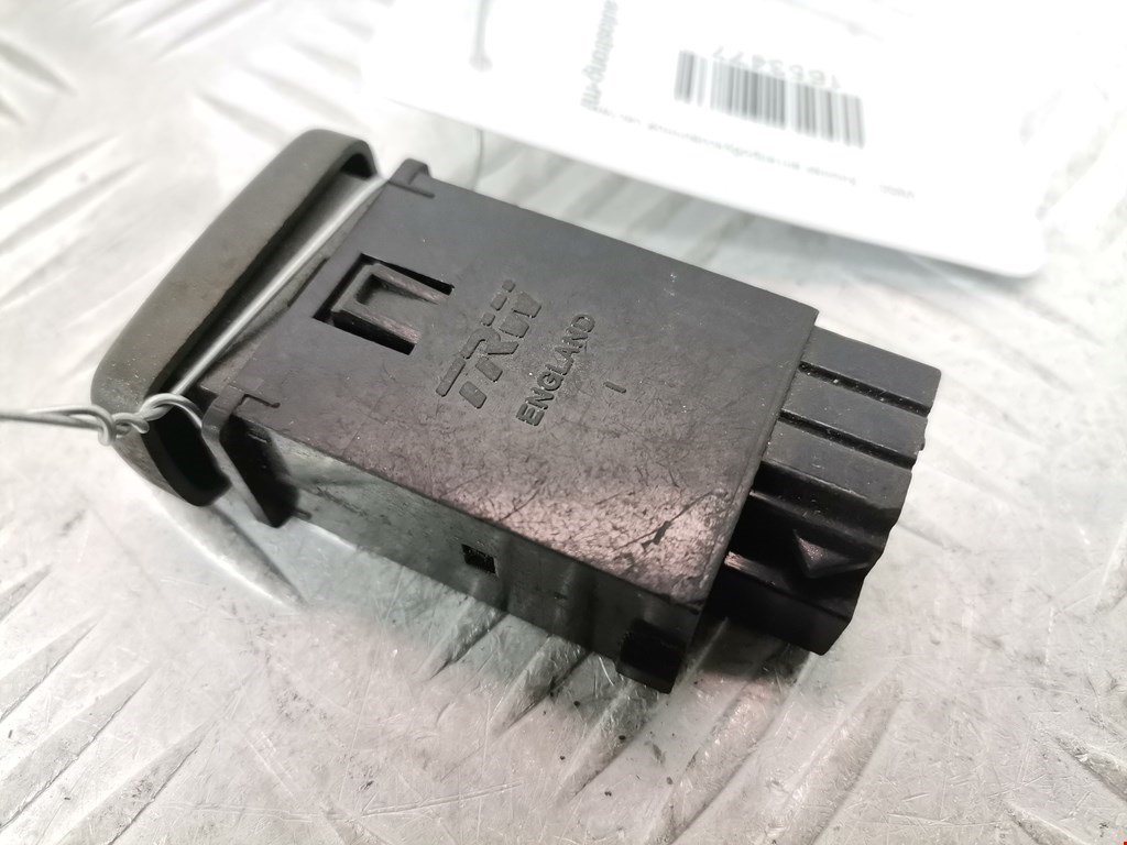 Кнопка антипробуксовочной системы VOLVO V40 I 1995-2004