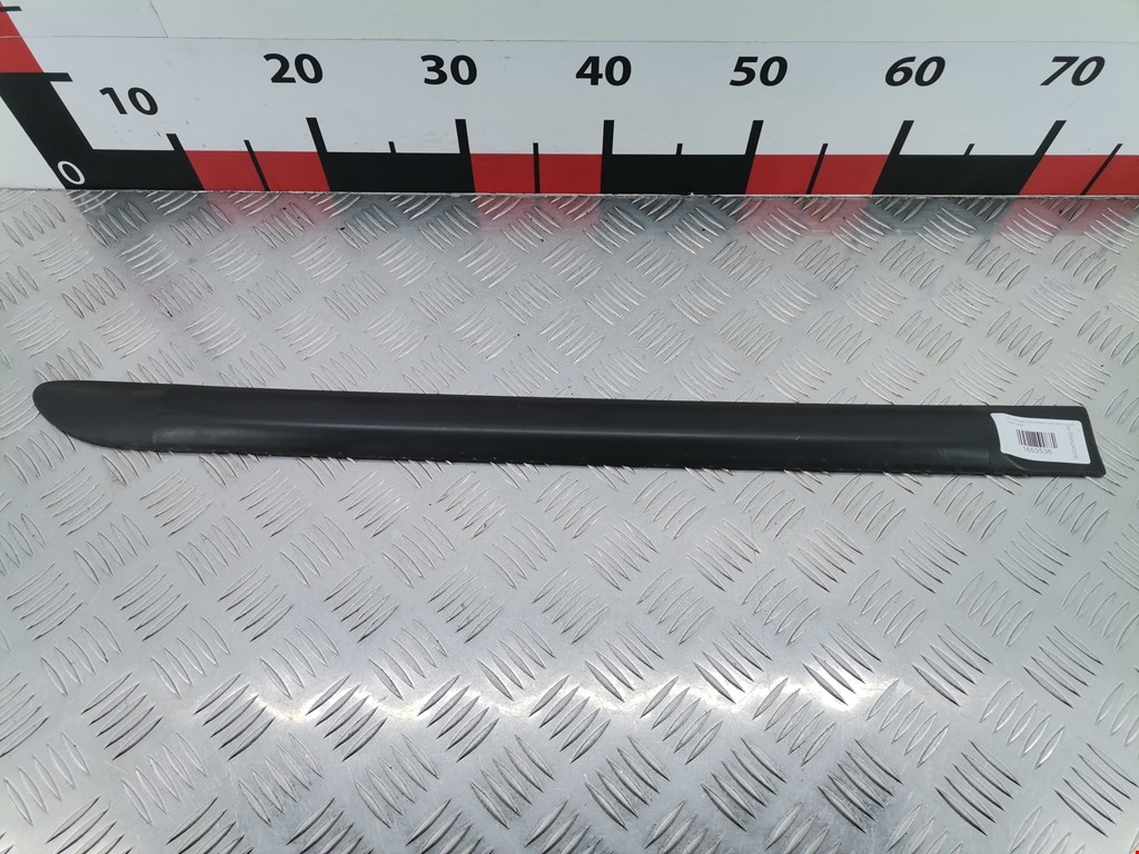 Накладка декоративная (молдинг) двери задней правой Mazda Premacy (1999-2017)